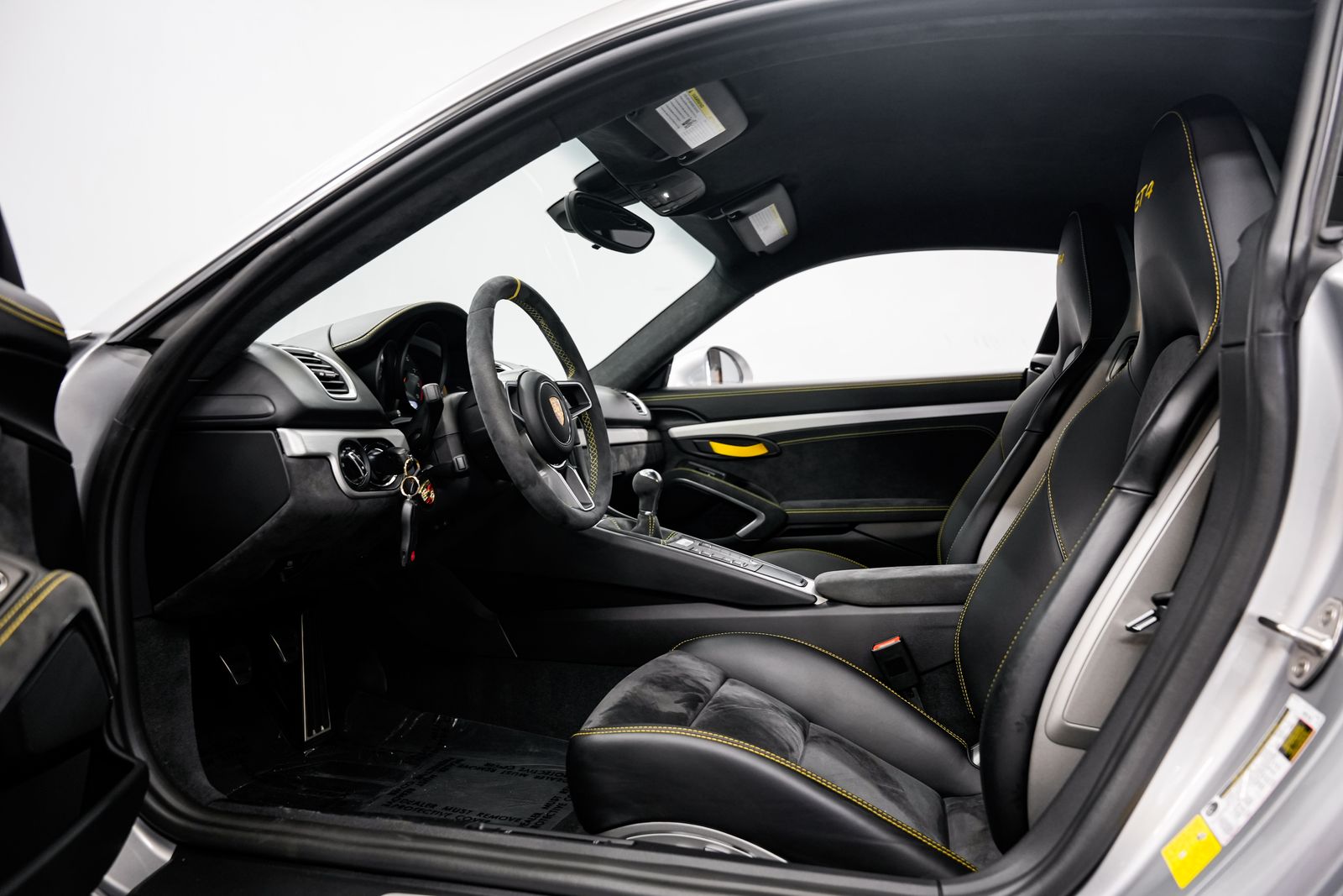 2016 Porsche Cayman GT4 — photo 16