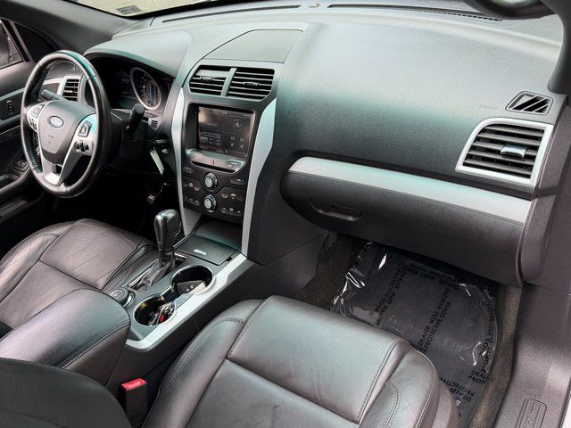 Used 2014 Silver Ford XLT image 25