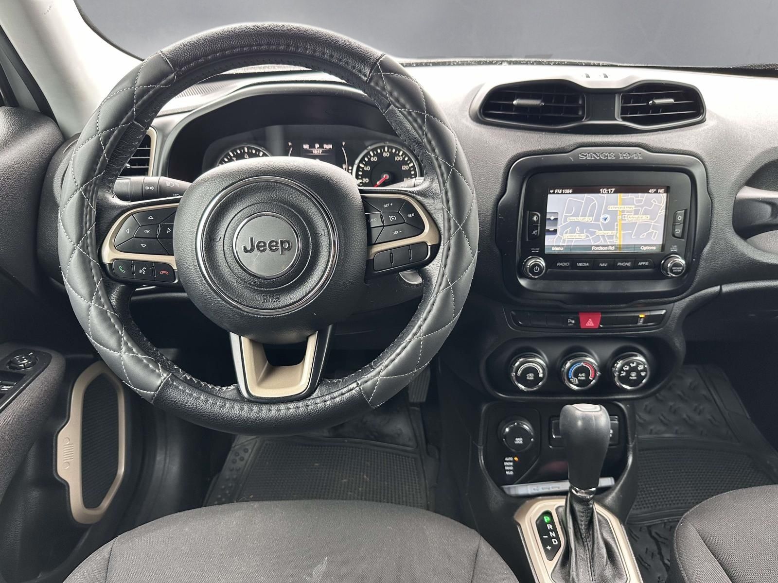 Used 2016 Silver Jeep Latitude image 3