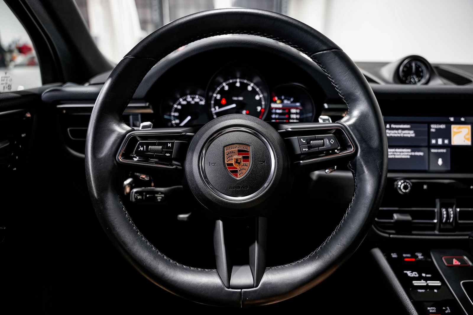 2024 Porsche Macan Base — photo 10
