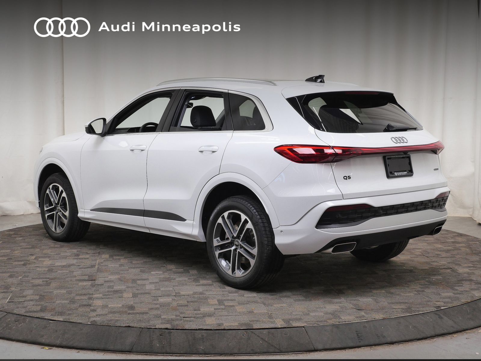 View vehicle photo 4
