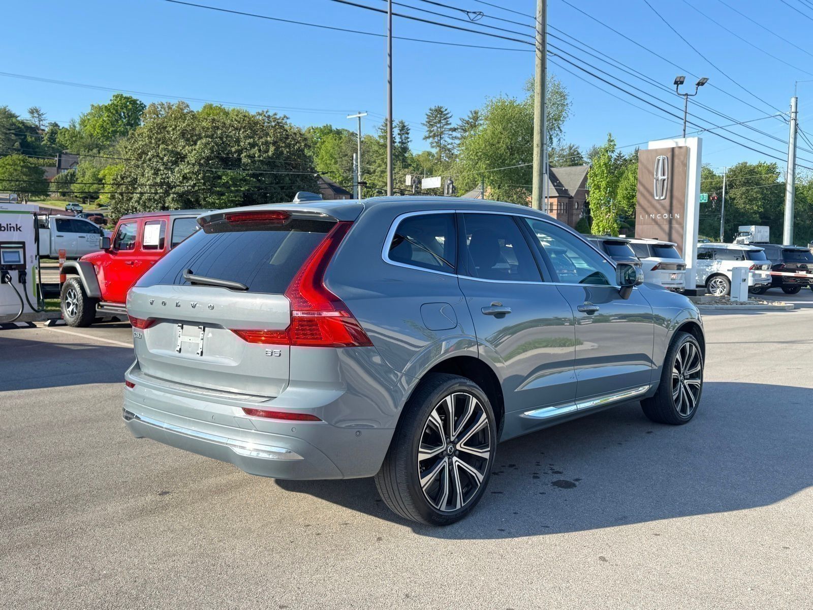 View vehicle photo 3