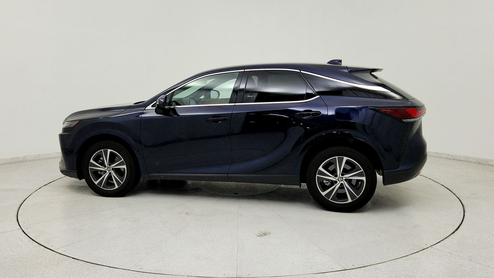 Used 2025  Lexus 350 image 4