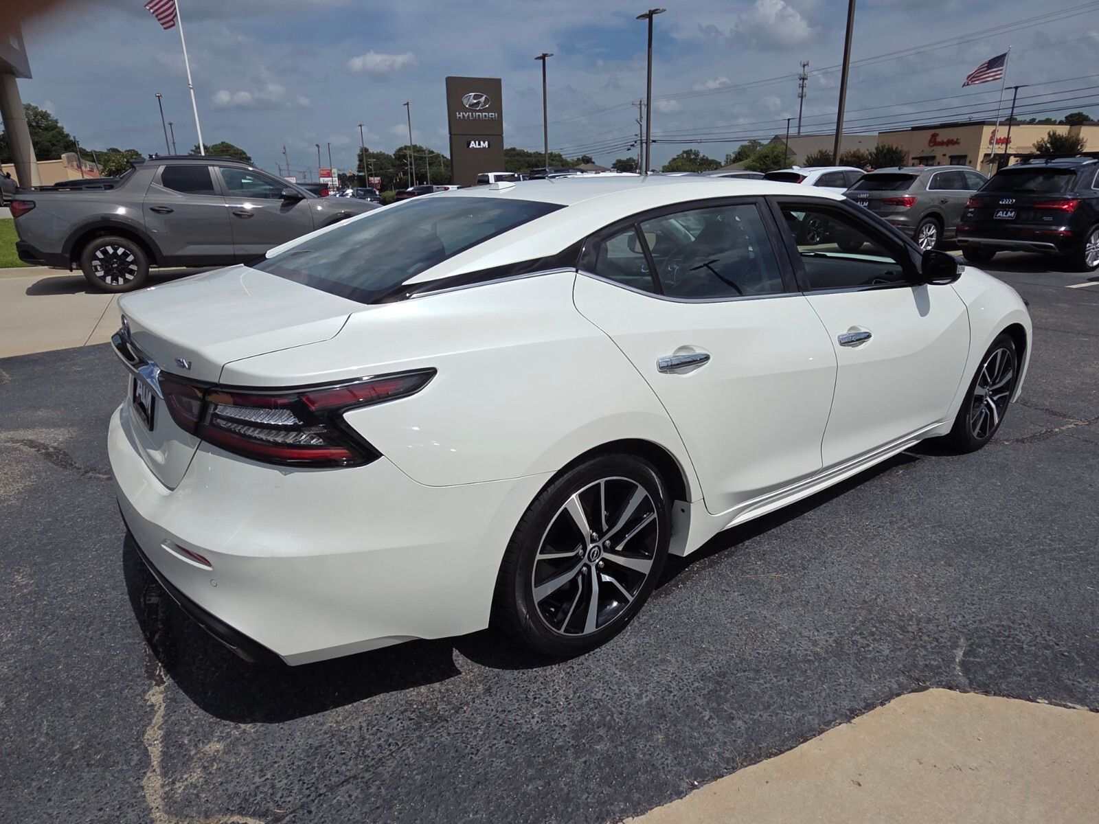 Used 2023 White Nissan SV image 12