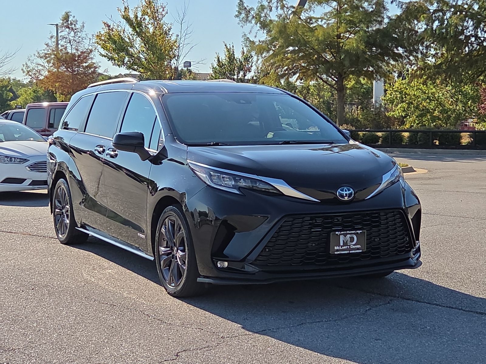 Midnight Black Metallic 2021 Toyota Sienna Minivan Front-Wheel Drive Continuously Variable Transmission