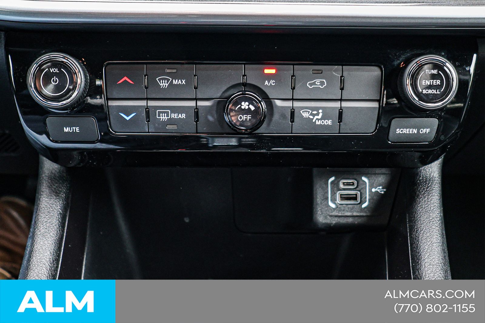 Used 2025 White Jeep Latitude image 31