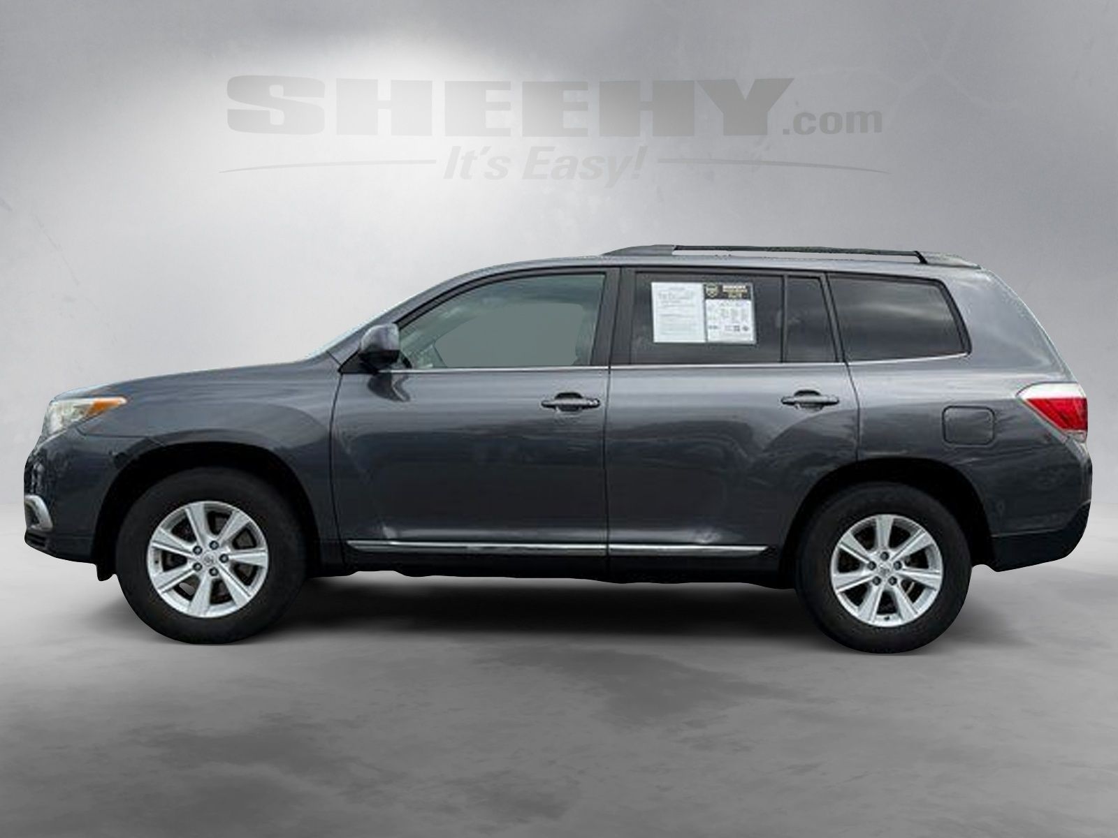 Used 2013 Magnetic Gray Metallic Toyota SE image 16