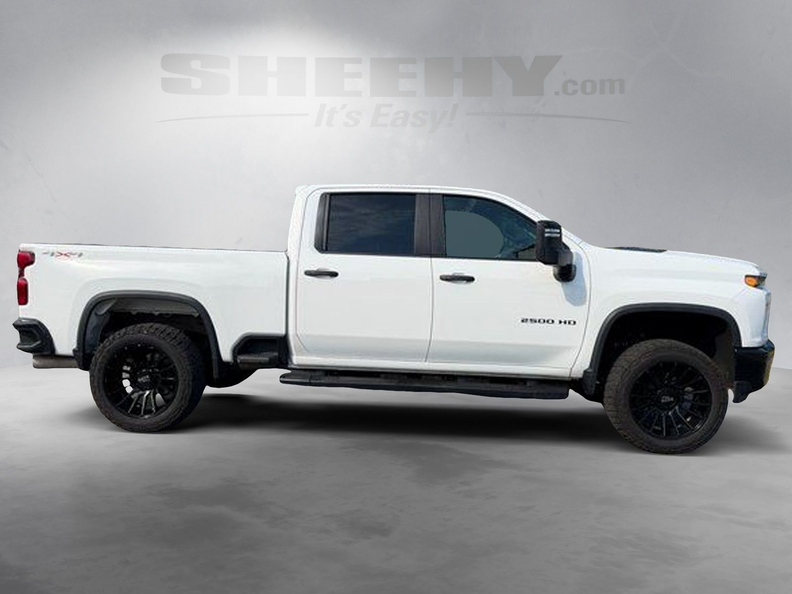 Used 2022 Summit White Chevrolet Custom image 10
