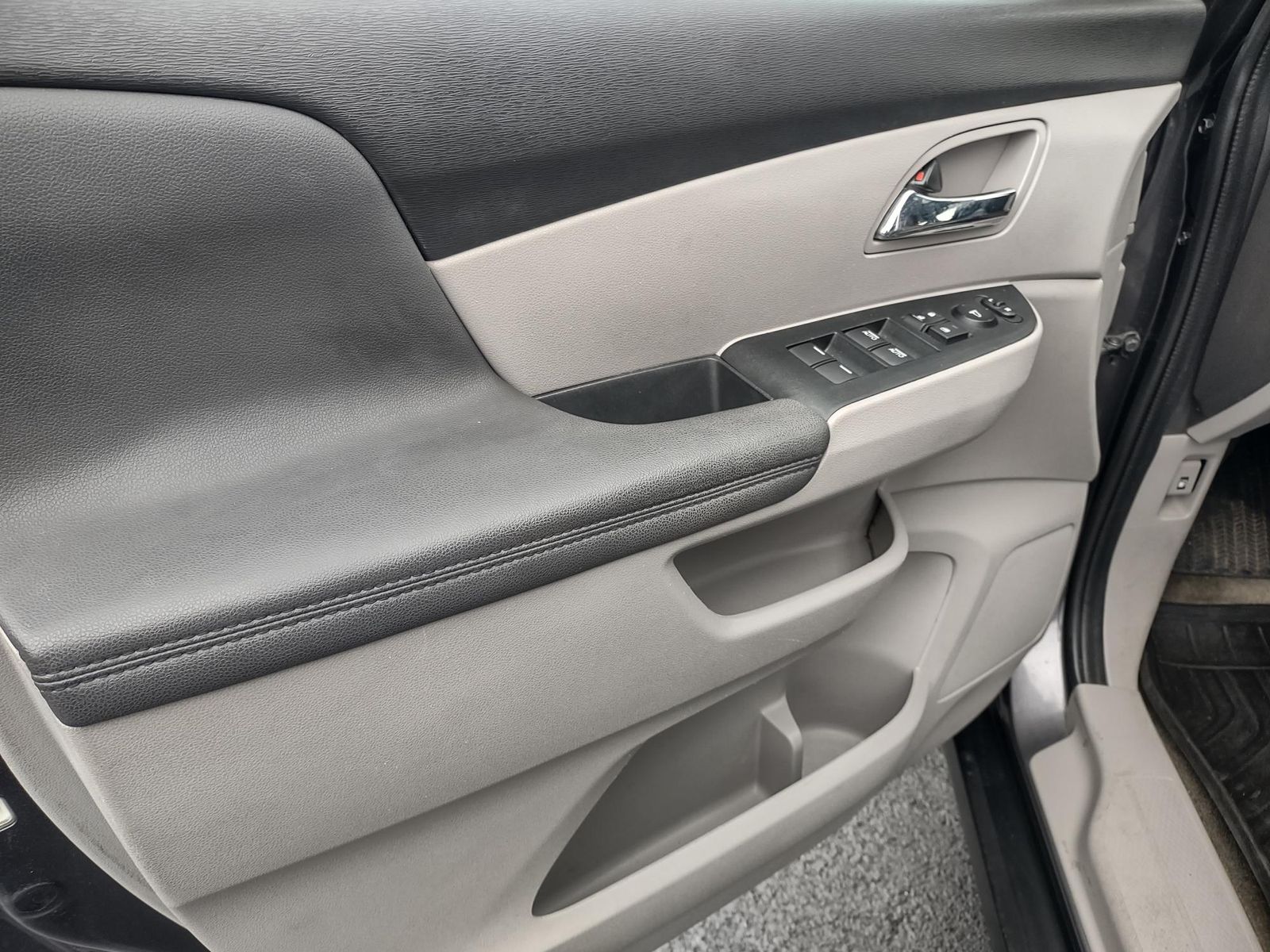 Used 2015 Gray Honda EX-L image 19