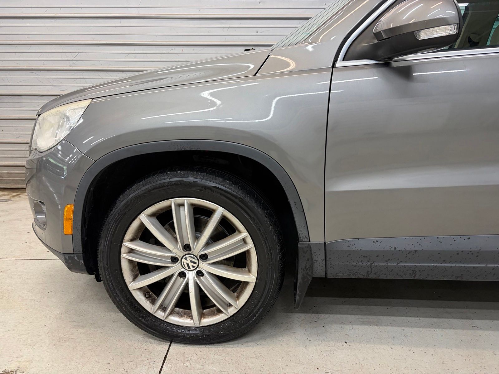 Photo 4 of 2010 Volkswagen Tiguan S