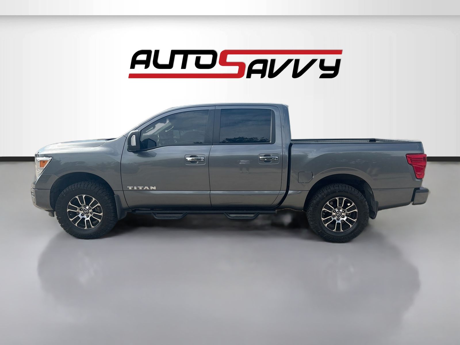 Used 2021 Gray Nissan SV image 4