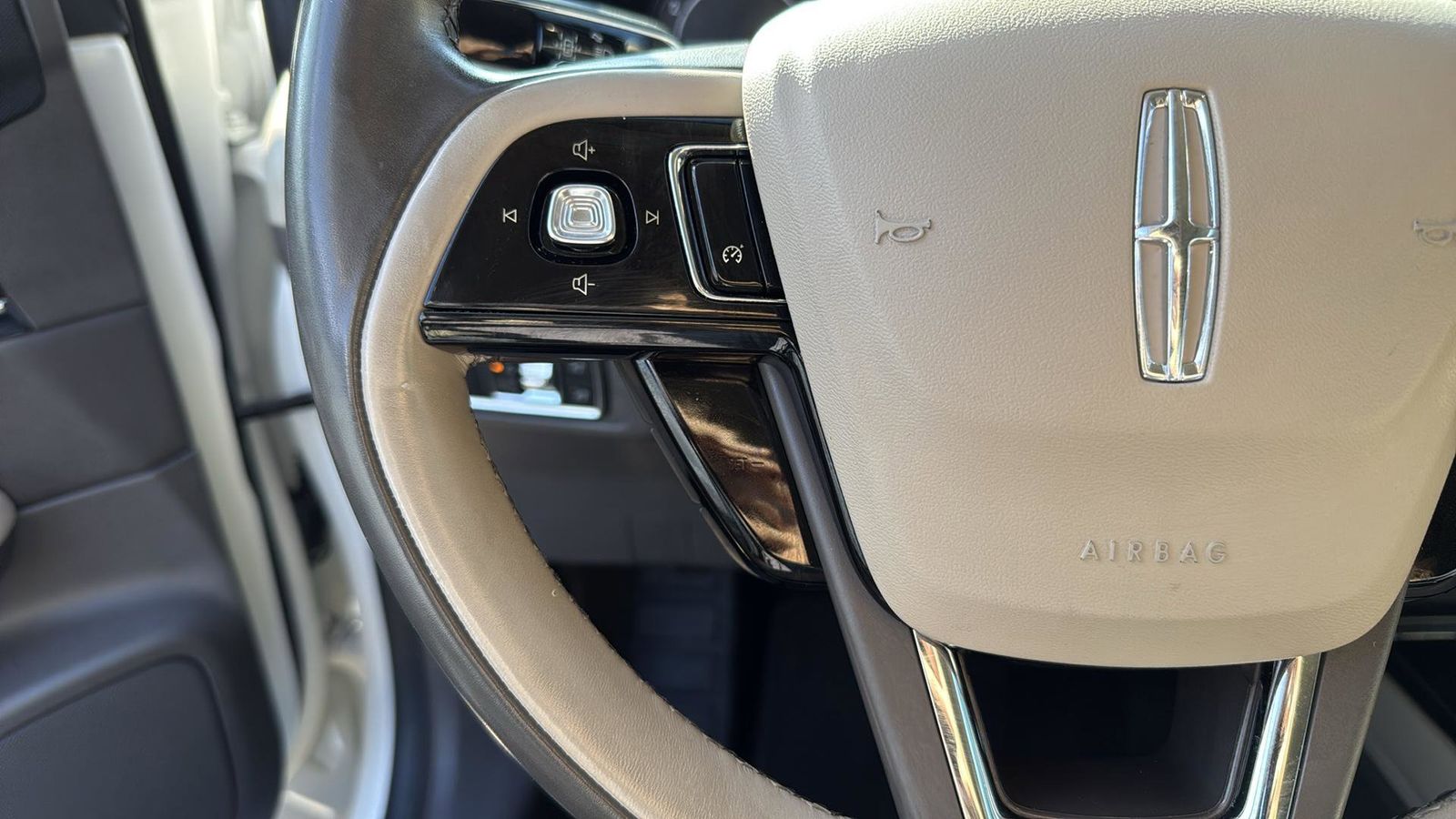 Used Car 2020 Lincoln Corsair  Reserve For Sale Under $30,000 In Austin, Texas