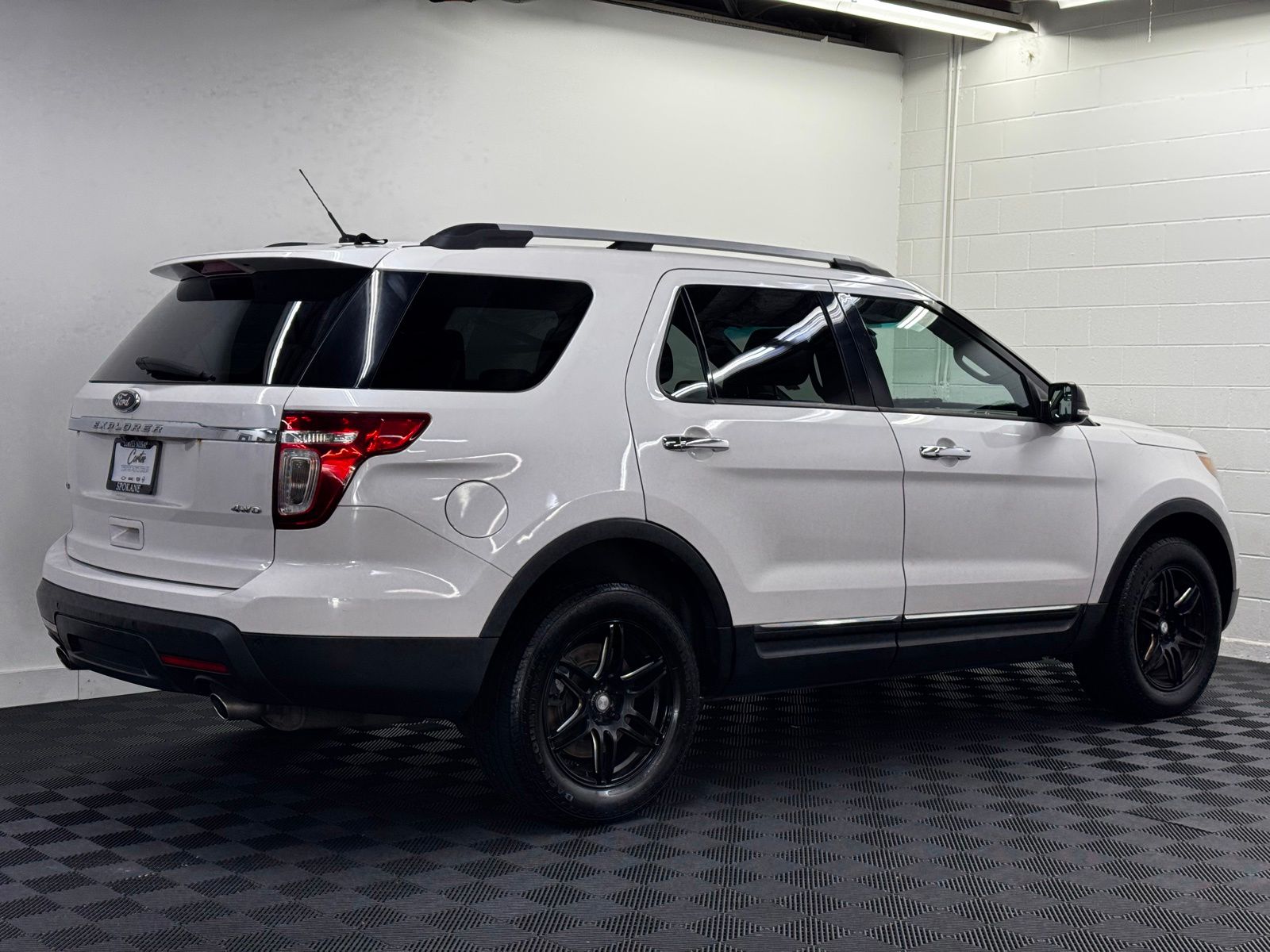 View vehicle photo 2