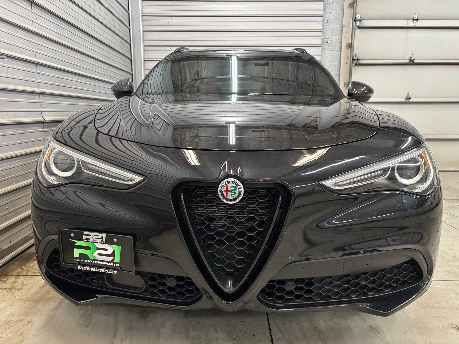 Photo 2 of 2022 Alfa Romeo Stelvio Veloce