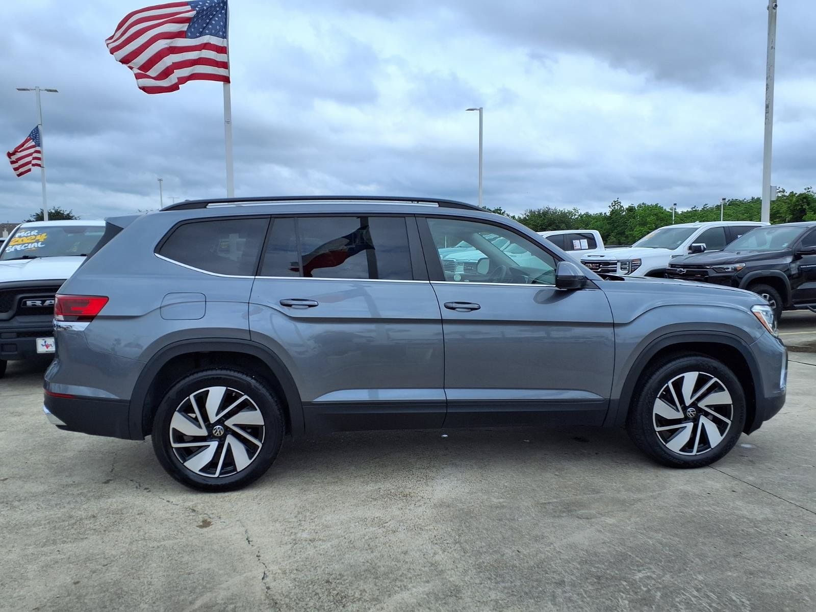 2025 Volkswagen Atlas 2.0T SE w/Technology - 3
