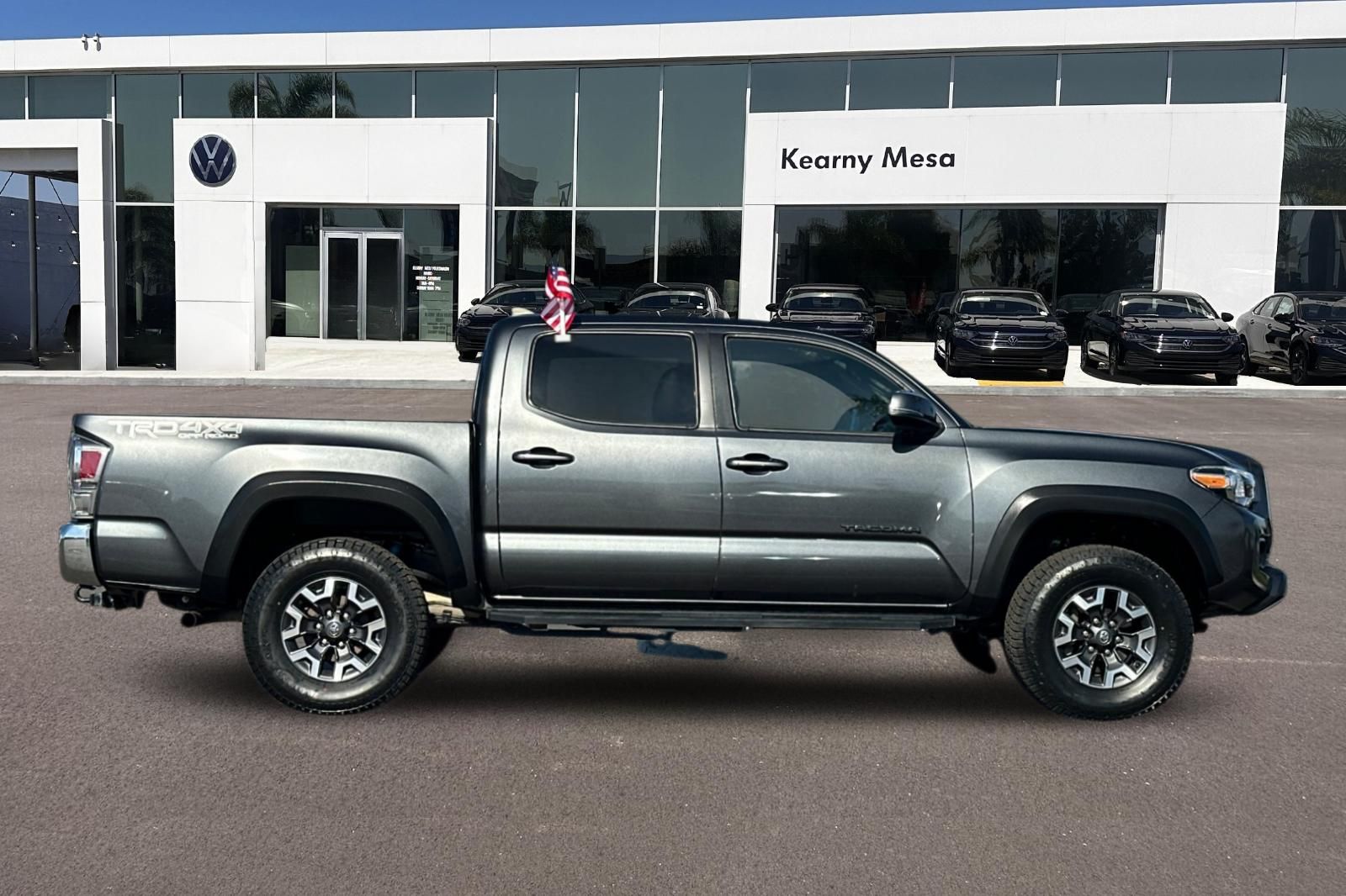 View vehicle photo 3