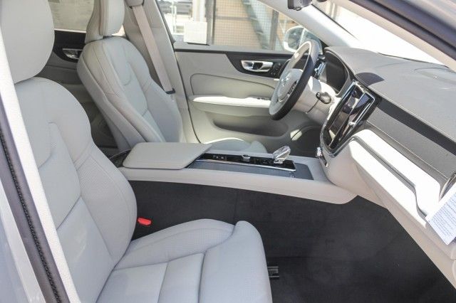 2025 Volvo V60 Cross Country Ultra - Photo 20