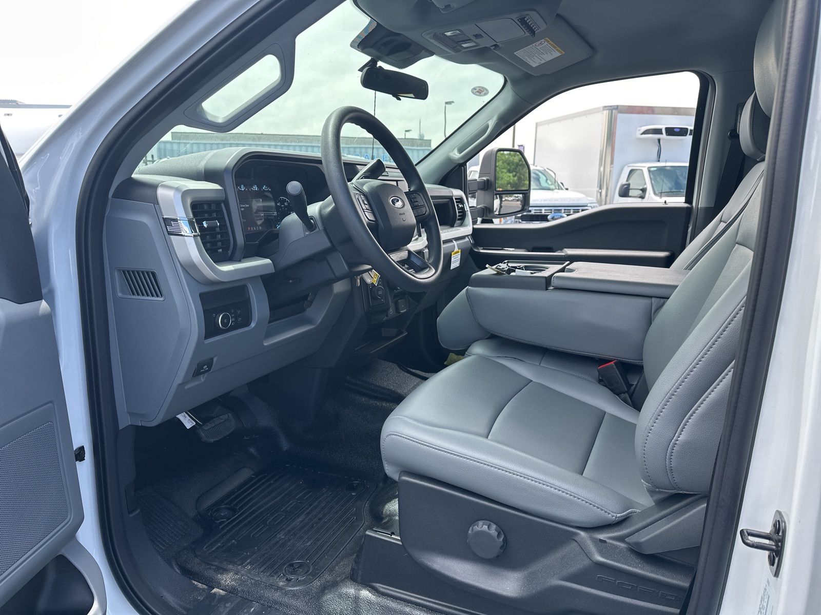 2025 Ford F-350 Super Duty Chassis Cab XL - Photo 15