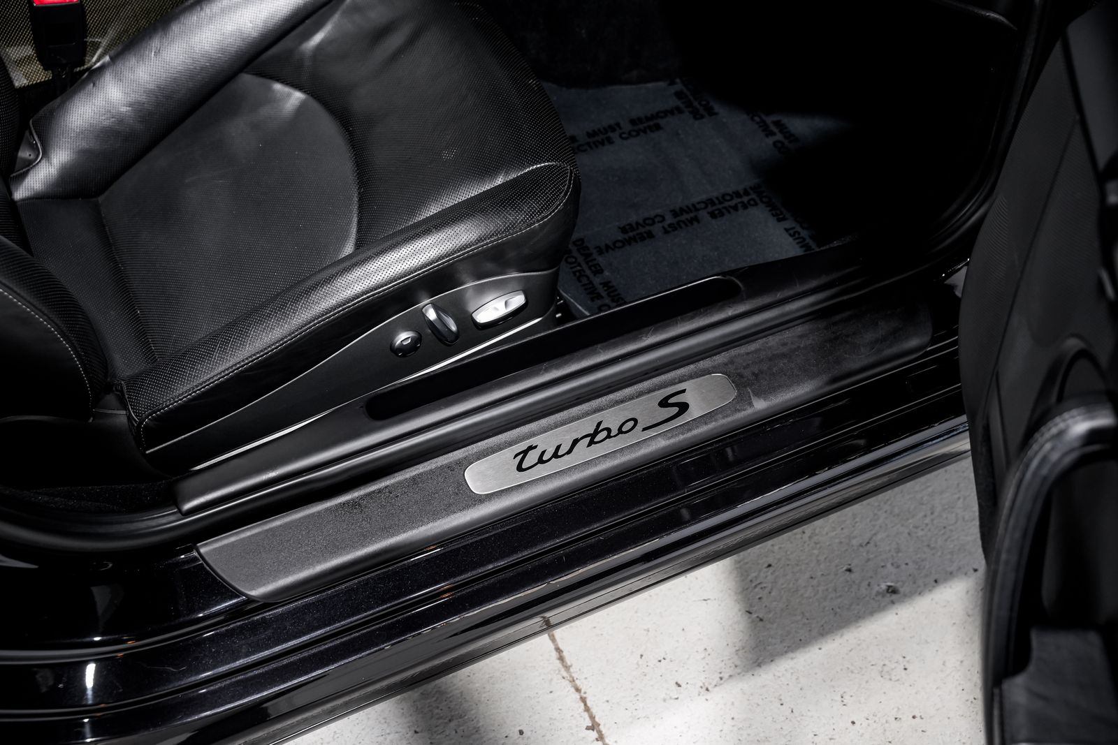 2011 Porsche 911 Turbo S — photo 28