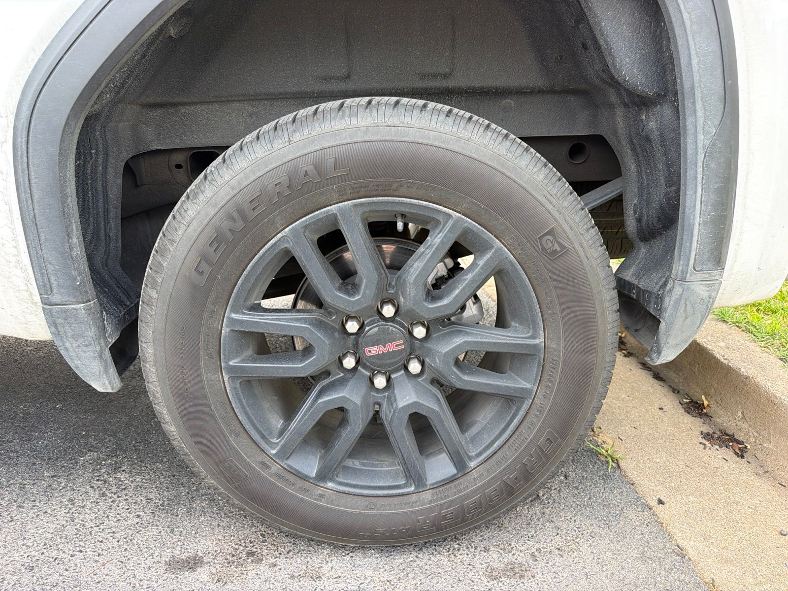 Used 2025 Summit White GMC Elevation image 24