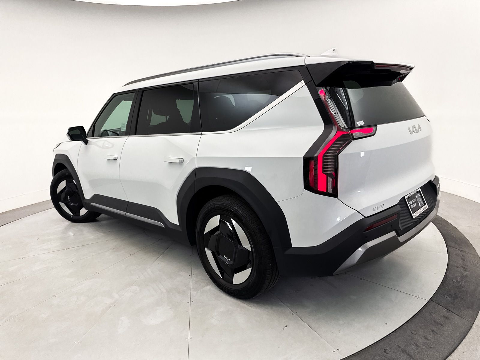 Used 2024 Kia Ev9 Wind with VIN KNDAFFS50R6019527 for sale in Scottsdale, AZ