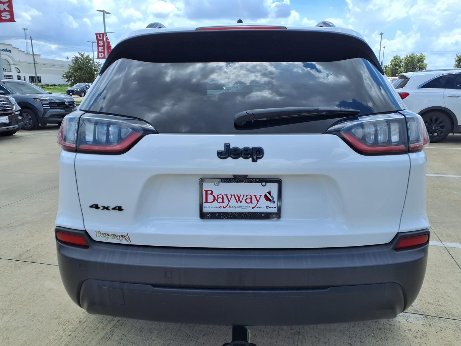 2023 Jeep Cherokee Altitude White at Emmons Autoplex