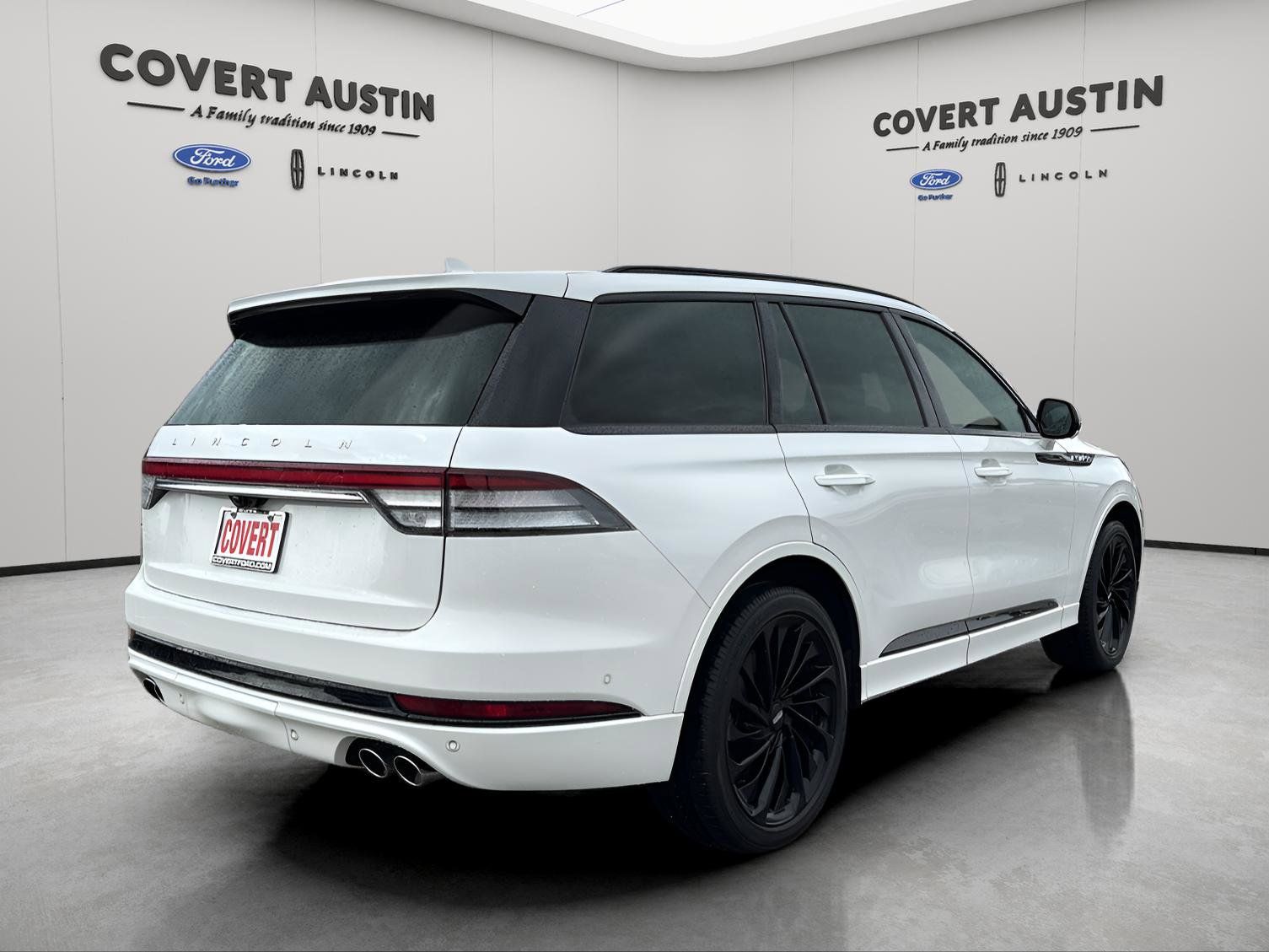 View vehicle photo 5