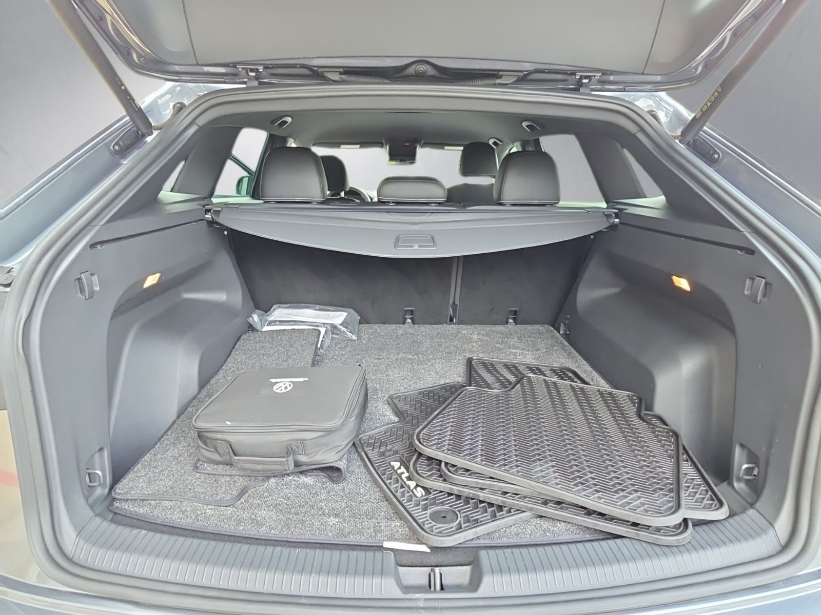 Used 2023 Gray Volkswagen 3.6L V6 SE w/Technology image 26
