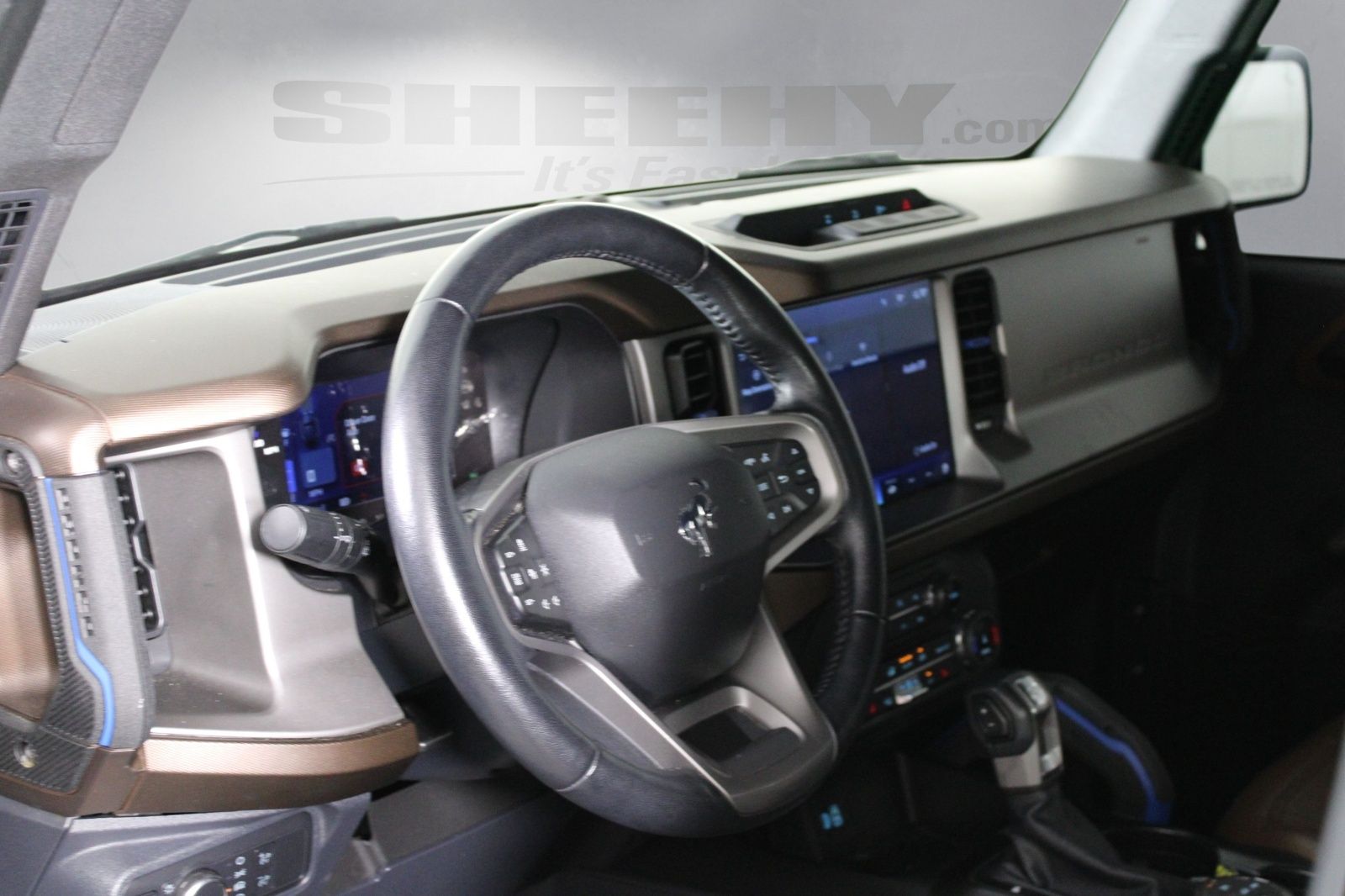 Used 2022 Gray Ford Outer Banks image 9