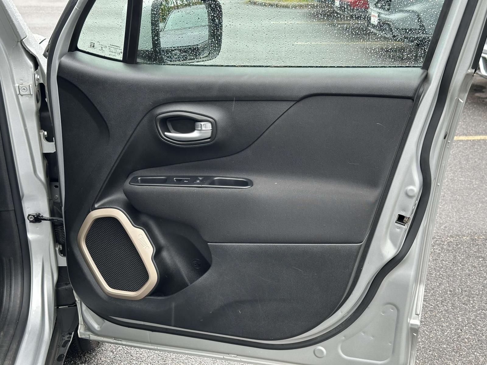 Used 2016 Silver Jeep Latitude image 21
