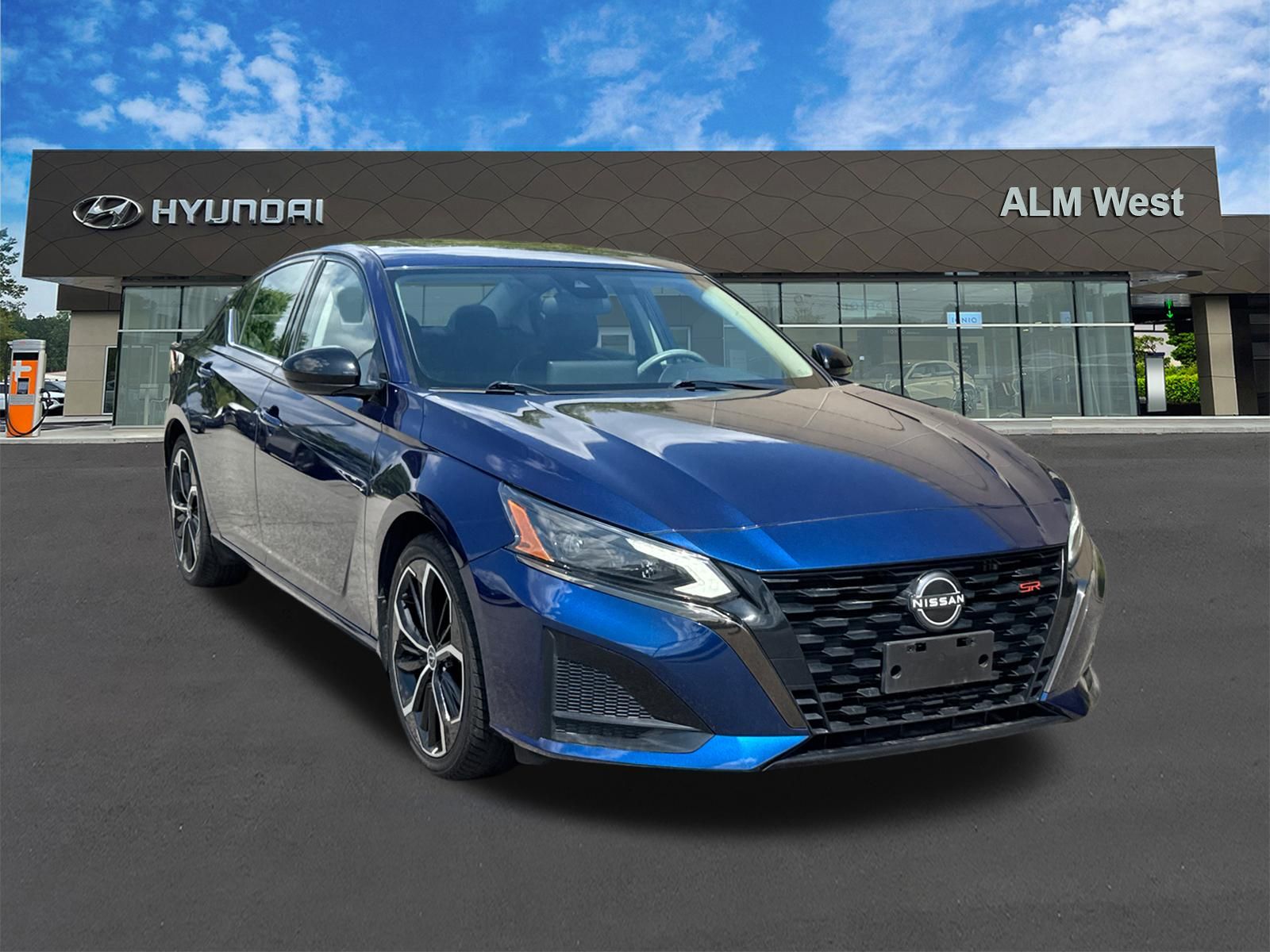 Used 2023 Blue Nissan 2.5 SR image 3