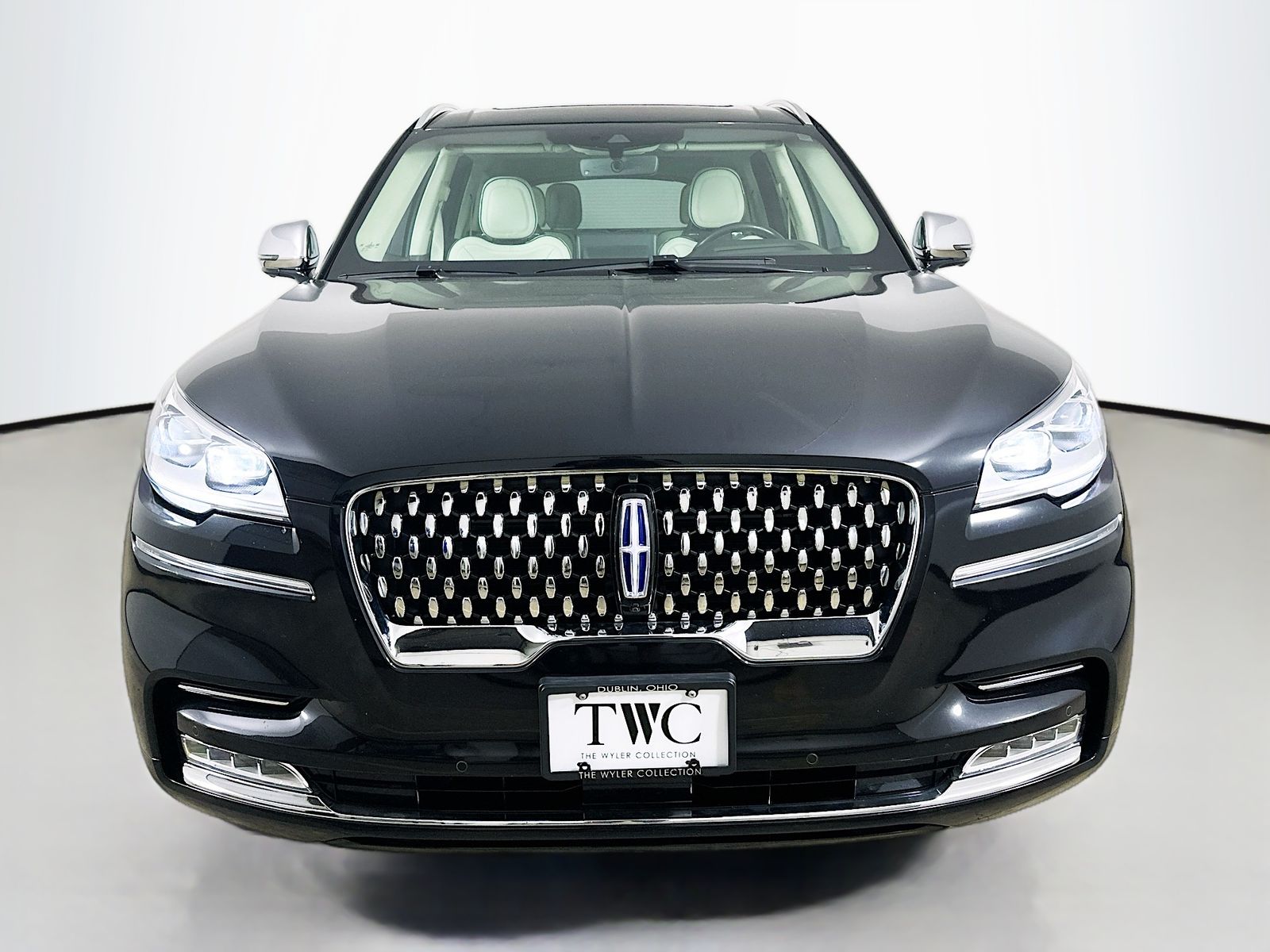View vehicle photo 2