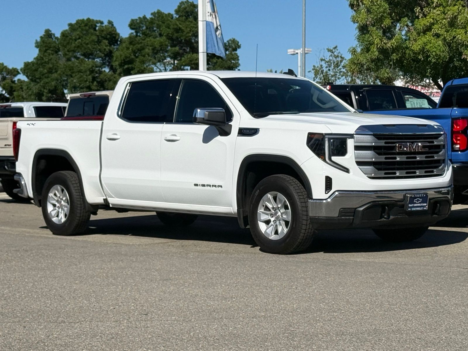 Summit White 2023 GMC Sierra 1500 SLE Crew Cab 4WD Pickup Truck Four-Wheel Drive Automatic