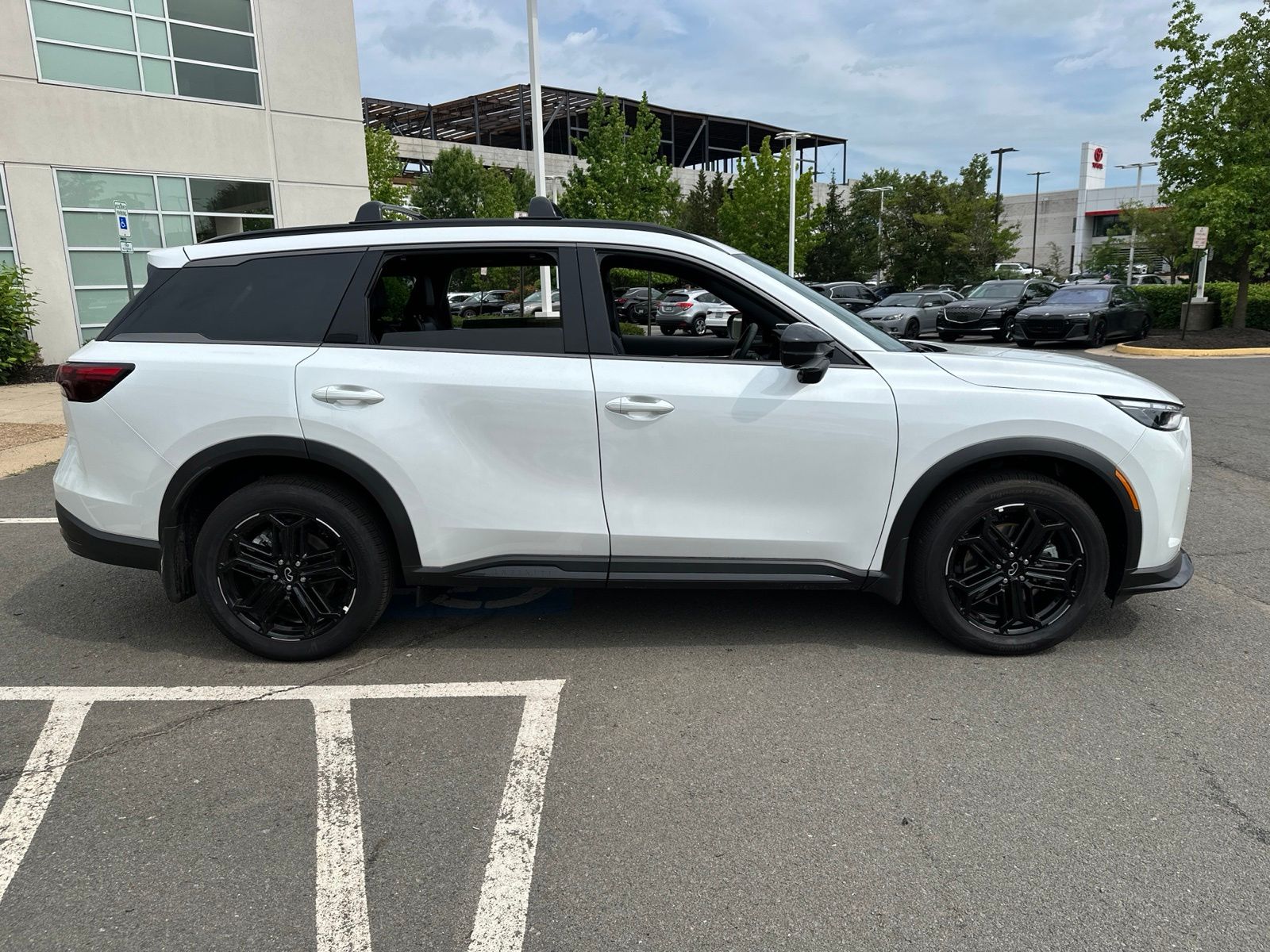 Used 2026 White INFINITI SPORT image 8
