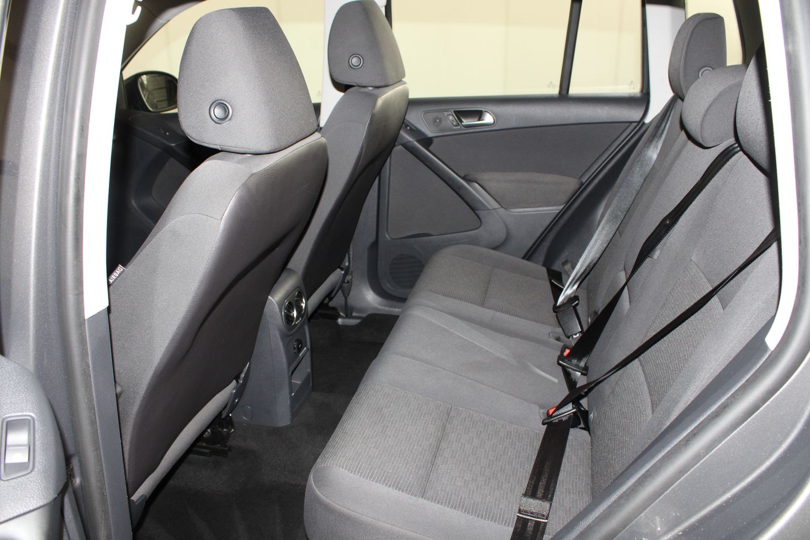 Used 2015 Gray Volkswagen S image 9