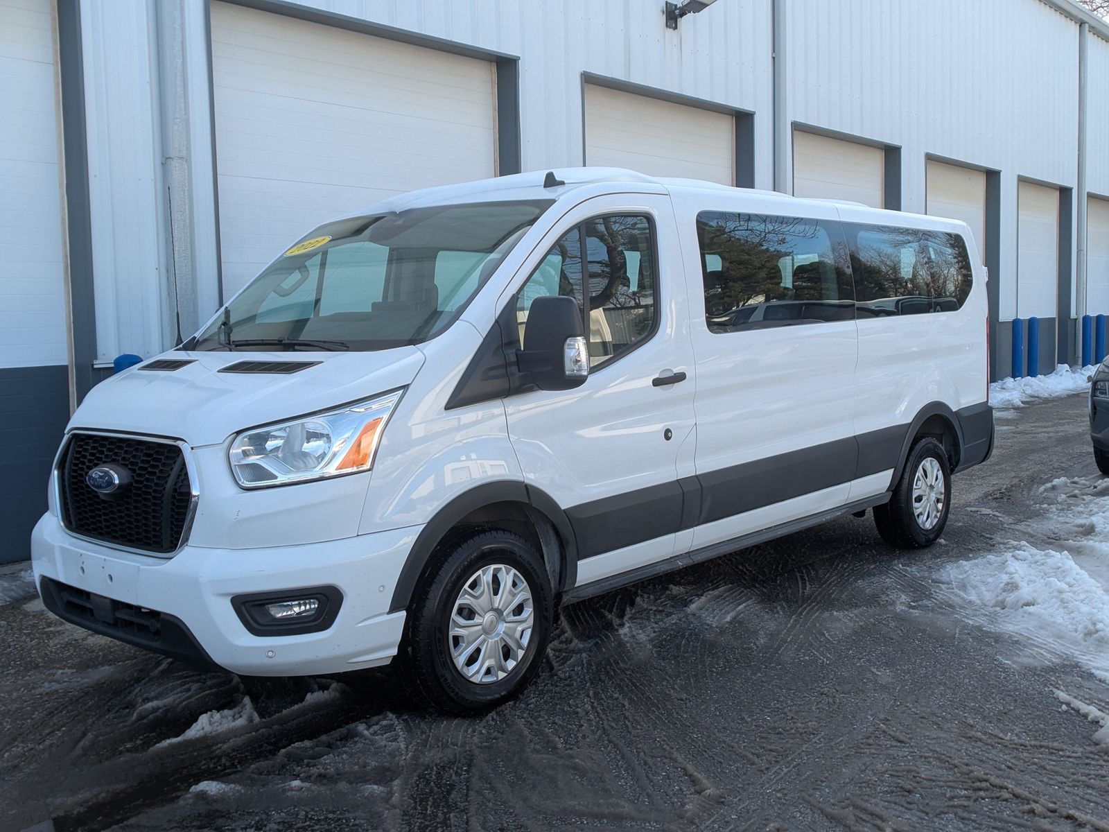 2022 Ford Transit Passenger 350 XLT Low Roof LB RWD