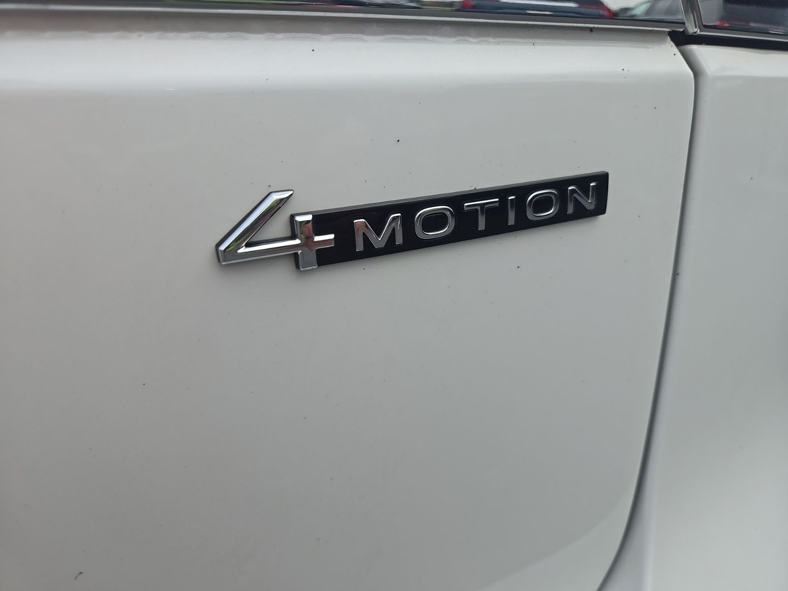 Used 2023  Volkswagen 3.6L V6 SEL Premium R-Line image 11