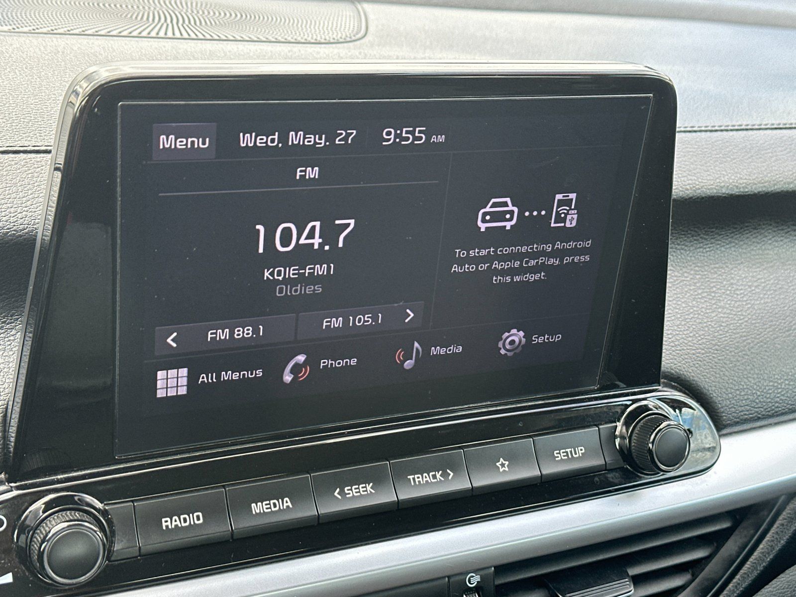 Used 2023 Red Kia LXS image 17