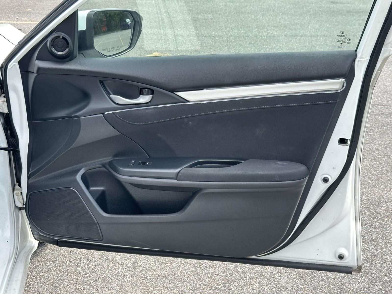 Used 2017  Honda EX image 21