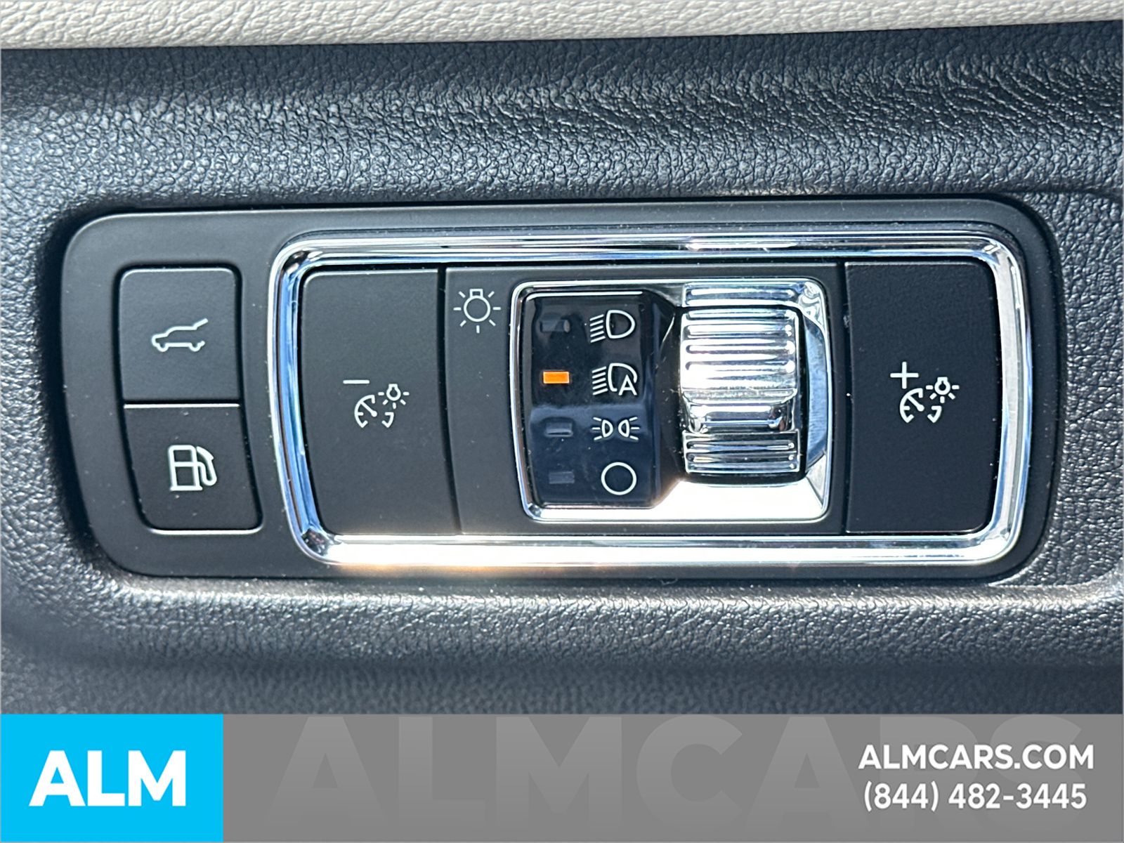 Used 2025 White Lincoln Grand Touring image 37