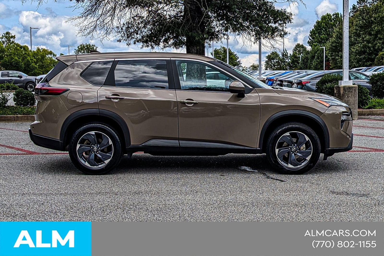 Used 2025 Beige/tan Nissan SV image 11