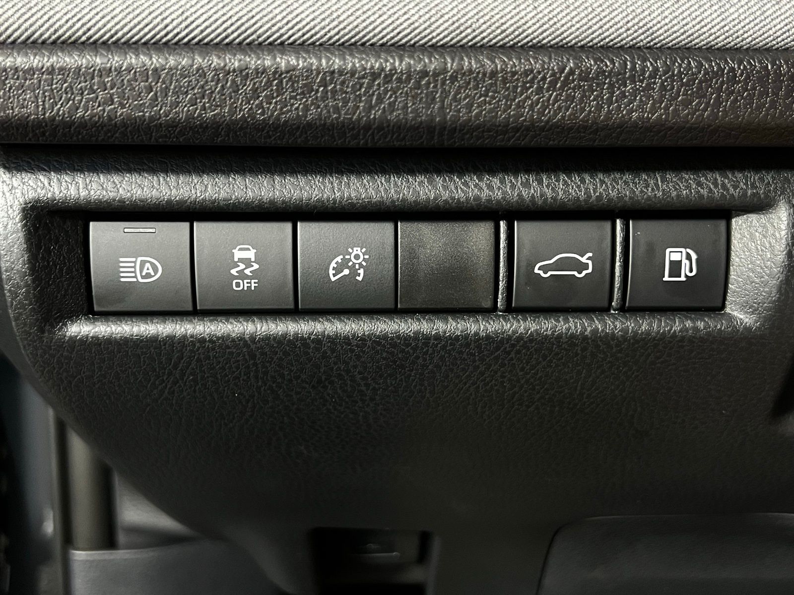 2025 Toyota Camry LE 16