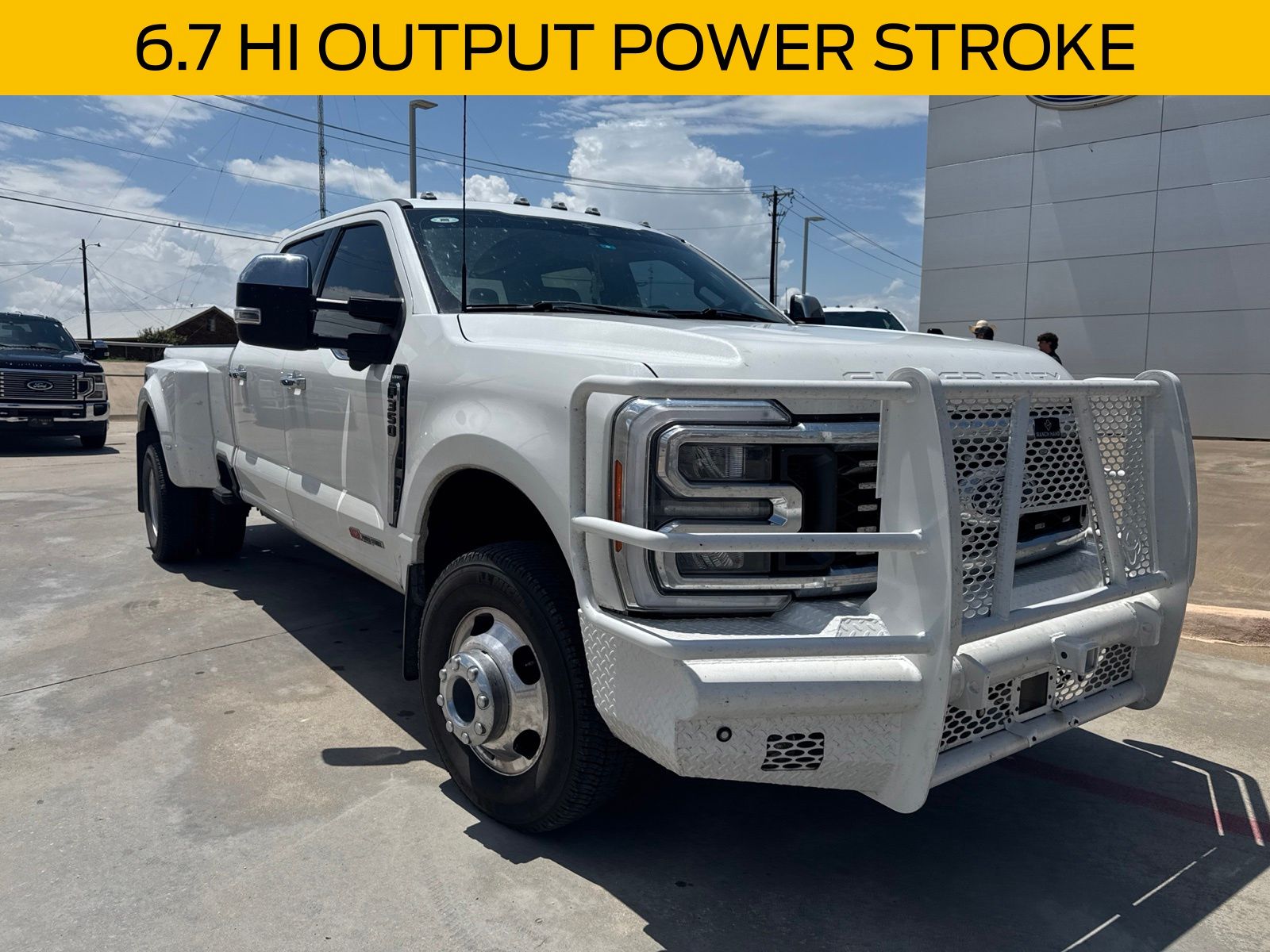  2023 Ford F-350 Super Duty Lariat Crew Cab LB DRW 4WD   