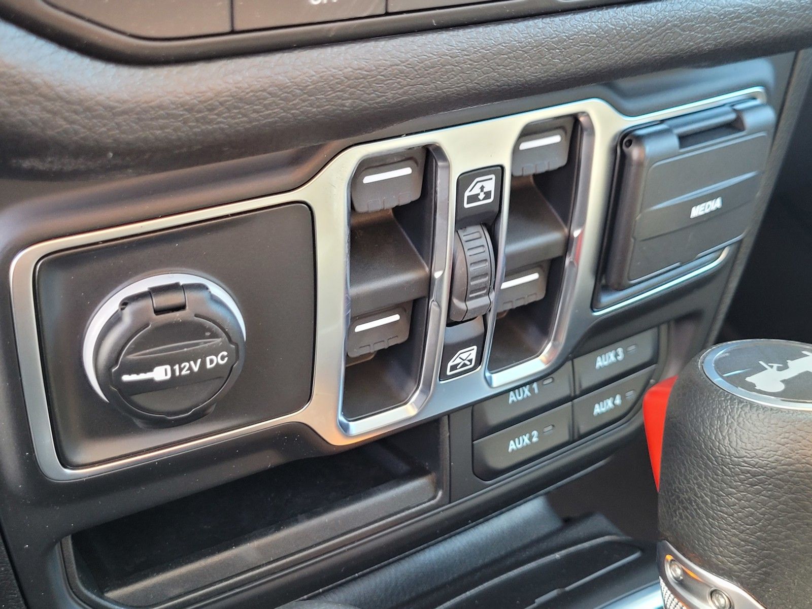 New 2026 White/off-white Jeep Sport image 16