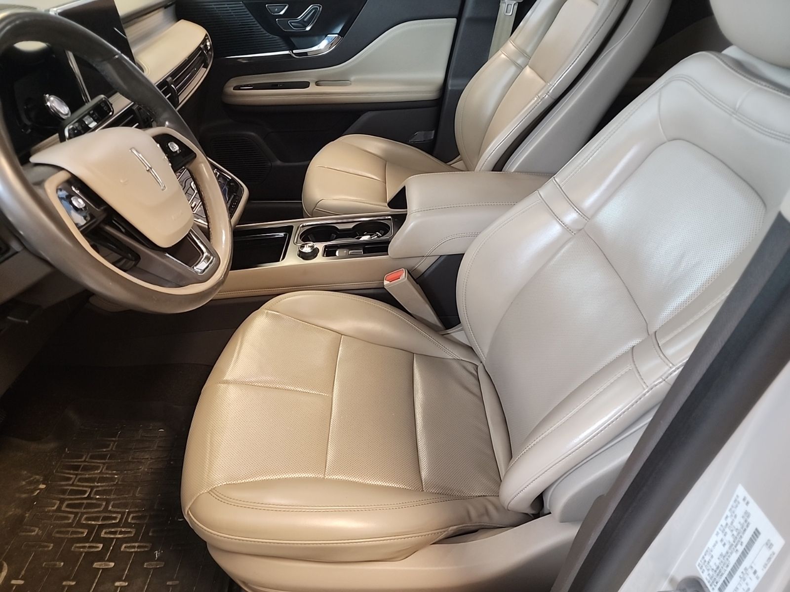 Used 2020 Ceramic Pearl Lincoln Standard image 8