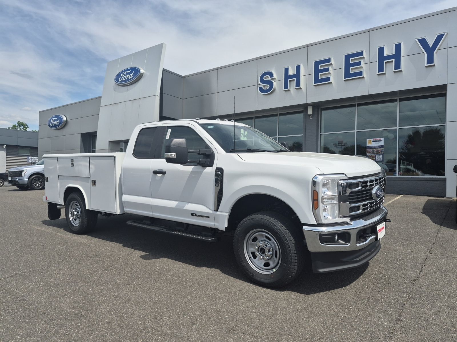2026 Ford F-350 XL 4x4 SuperCab 168-In SRW's photo