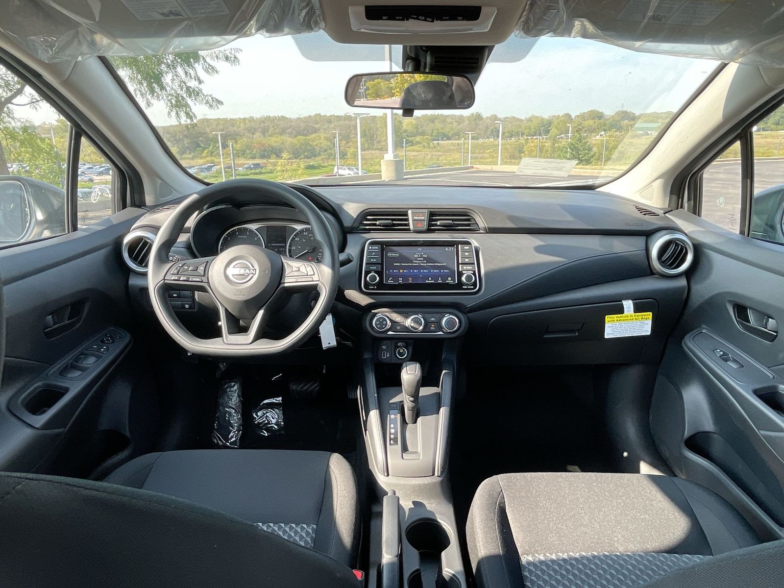 2024 Nissan Versa 1.6 S 23