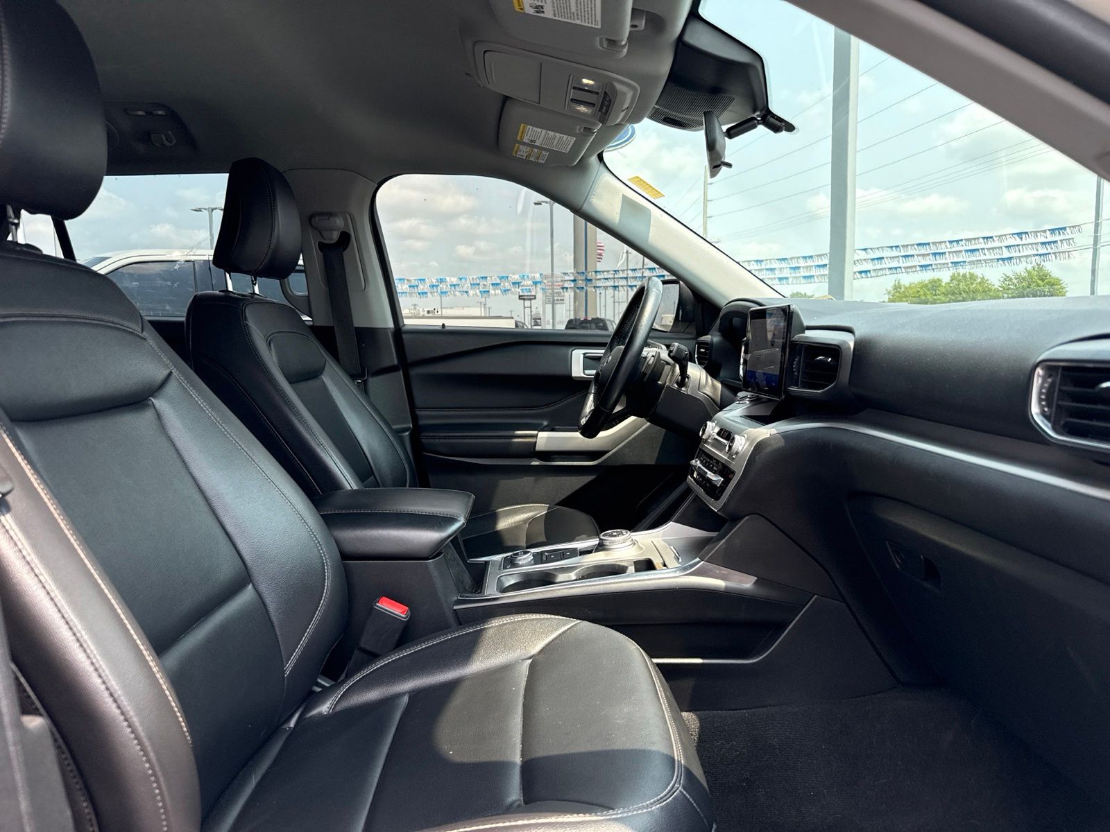 2021 Ford Explorer image 16