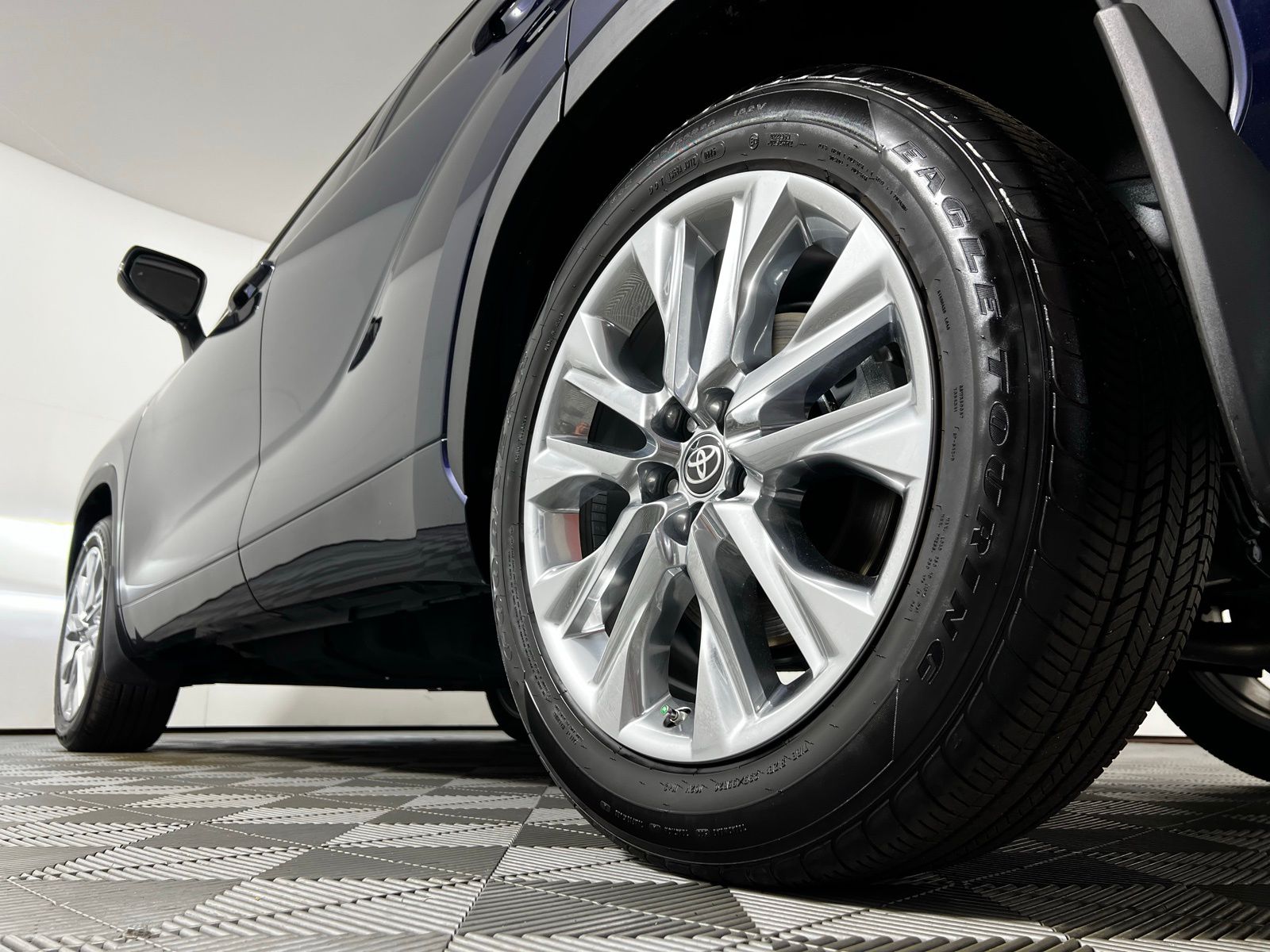 Thumbnail: 2025 Toyota Highlander - 31