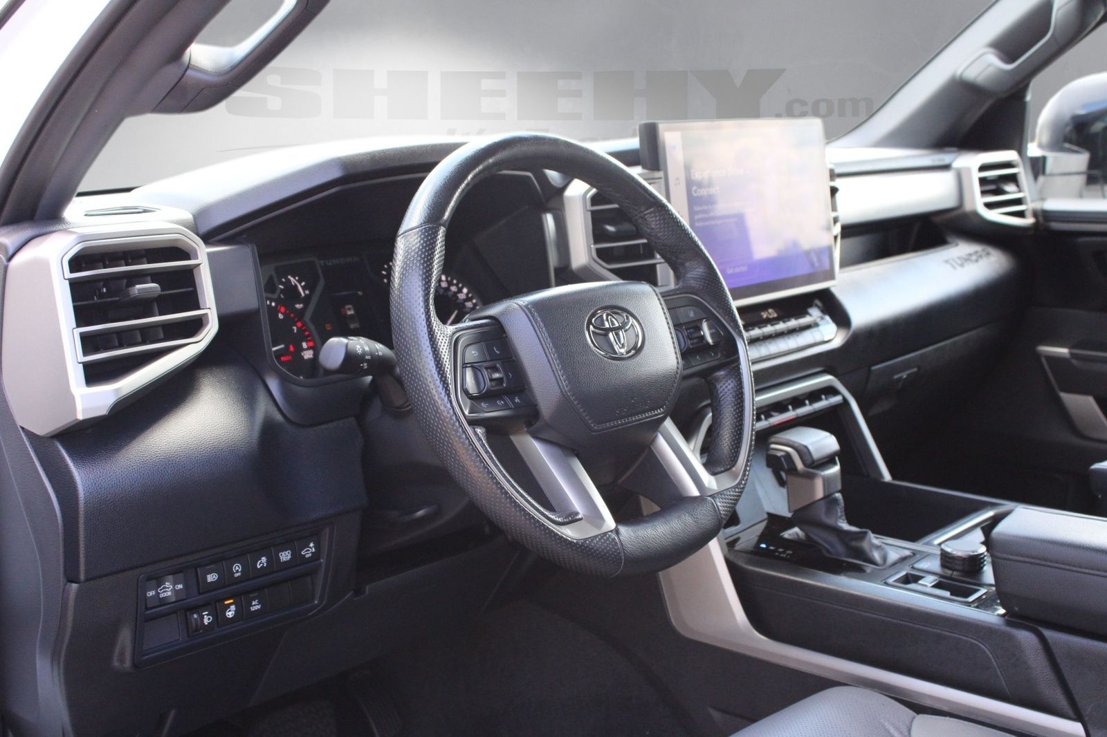 Used 2025 White Toyota SR5 image 3